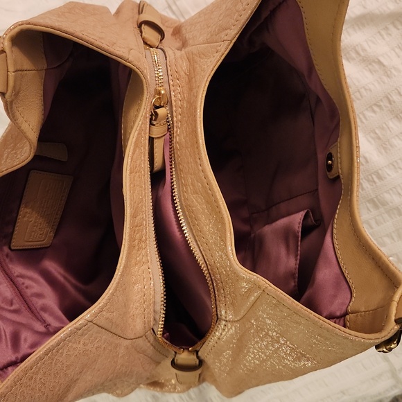 Gold Coach shoulder bag - Picture 3 of 7